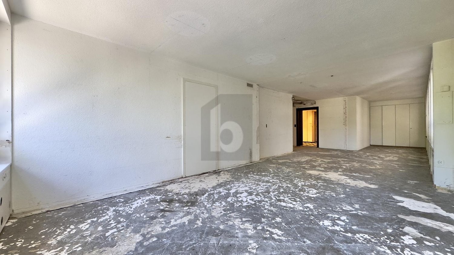 80m² shop