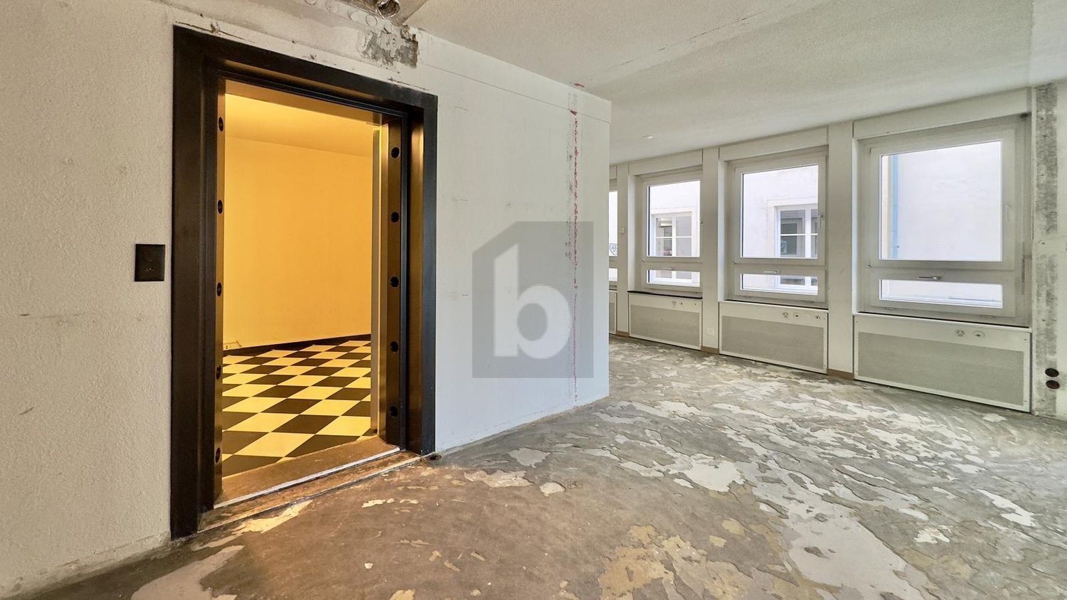 80m² shop