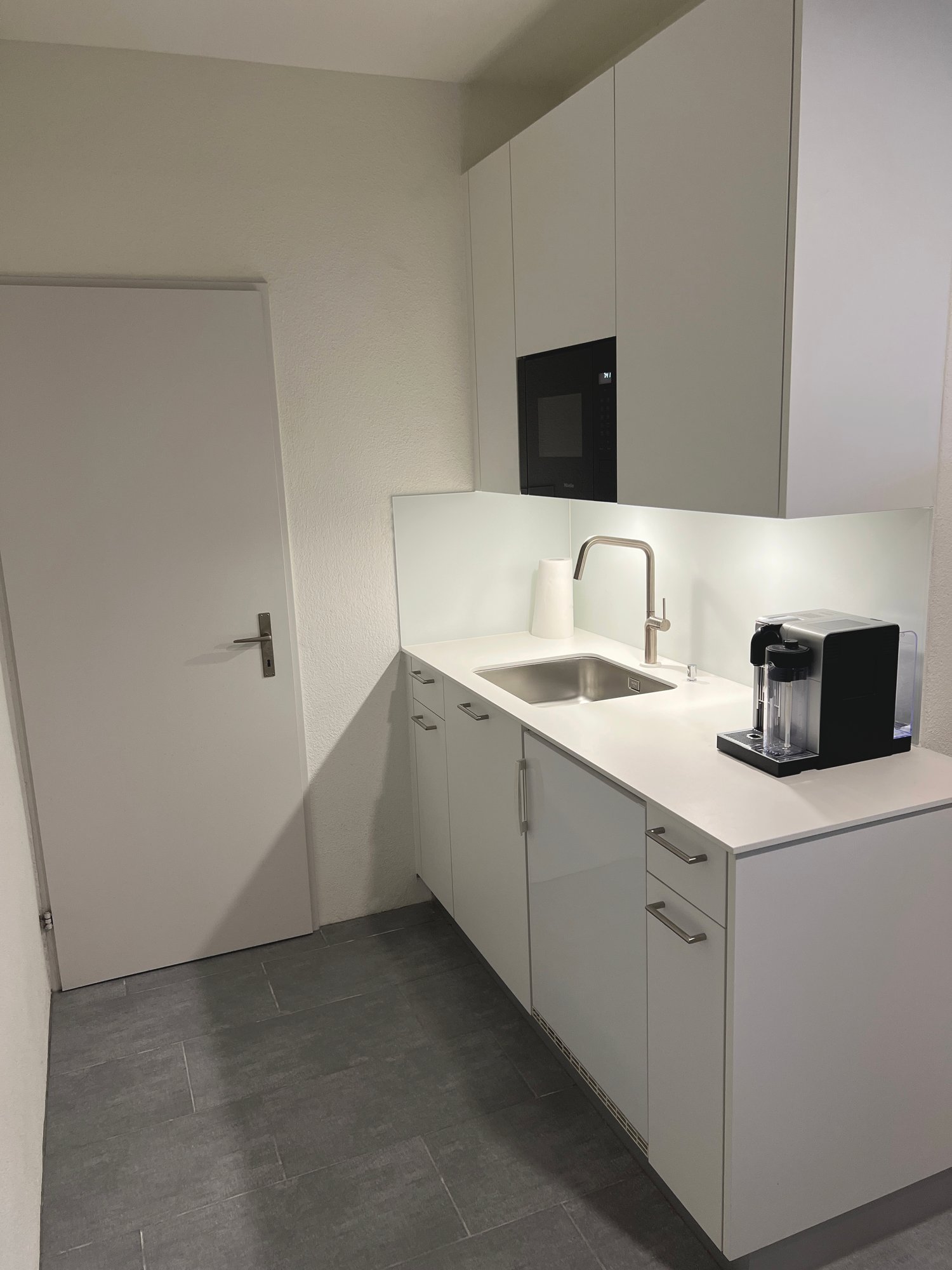 70m² commercial