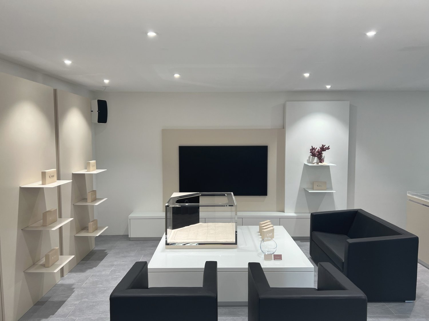 70m² commercial