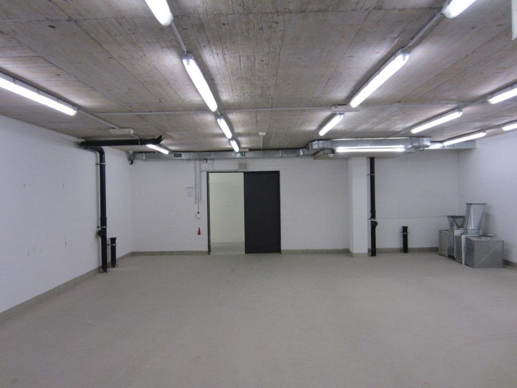 Locale di deposito di 120m², foto 1 di 2