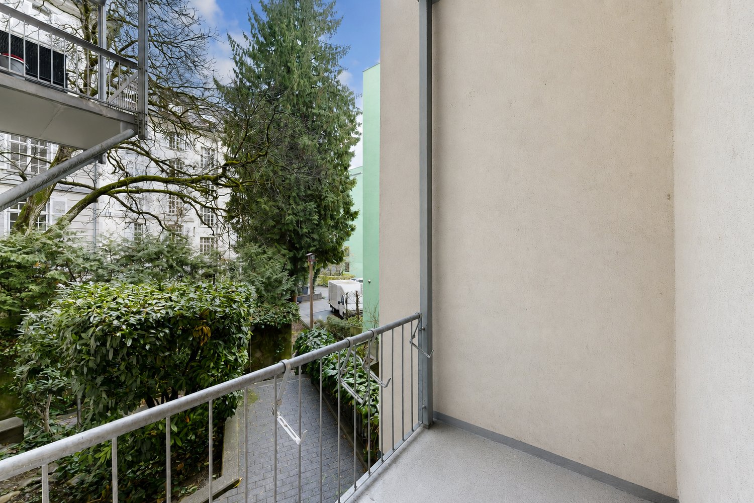 160m² office