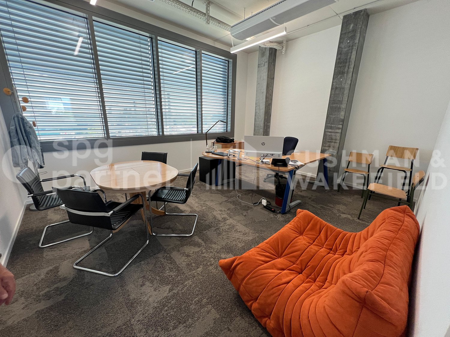 298m² Büro