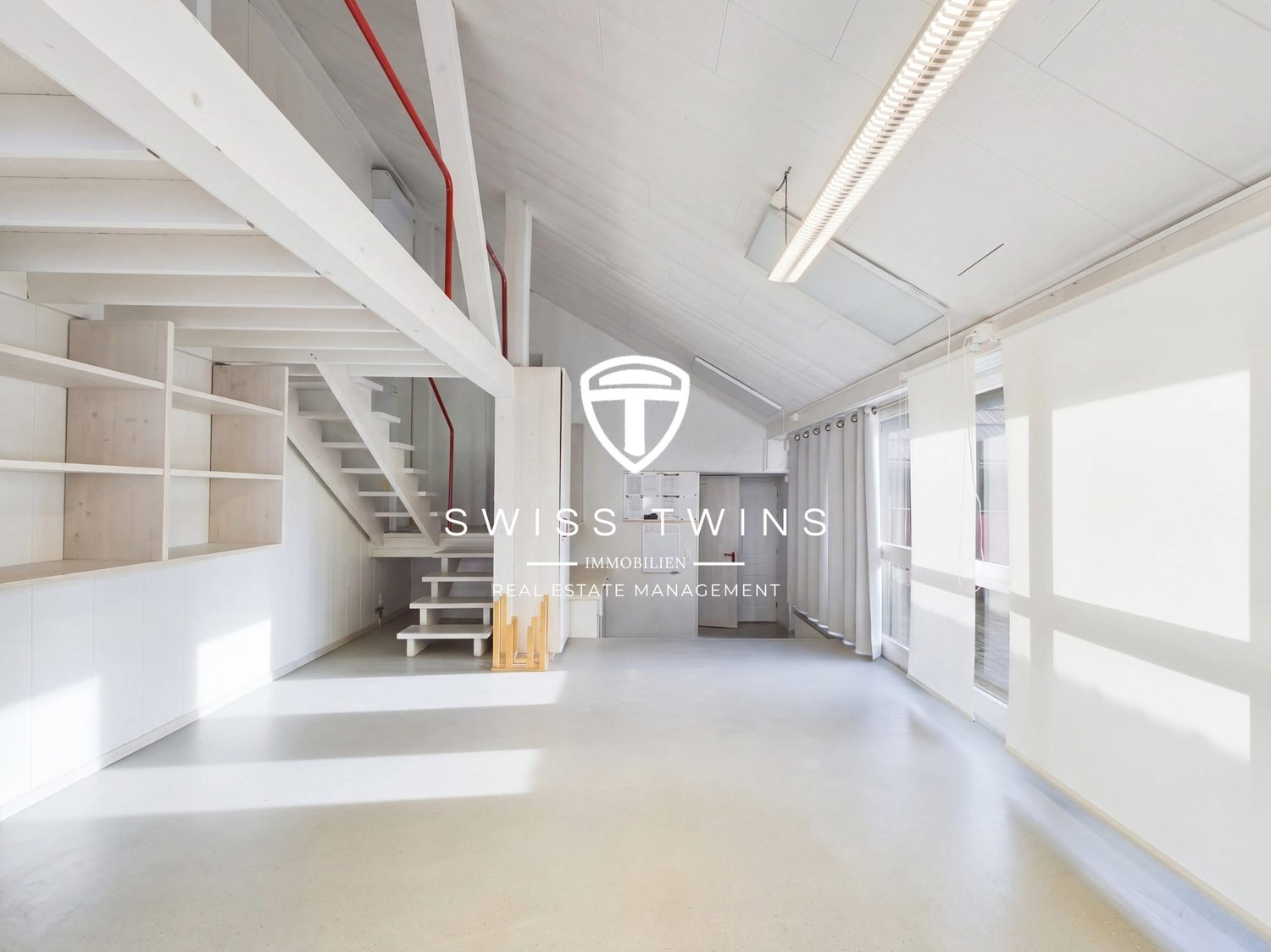 301m² workshop