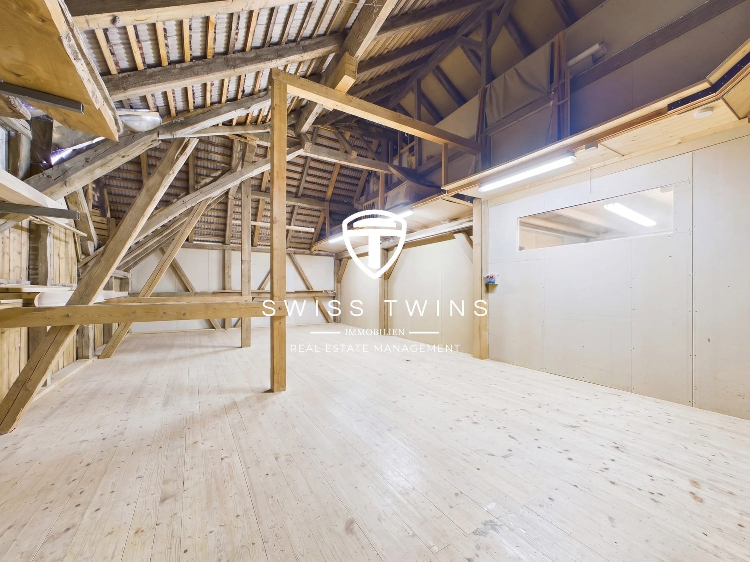 301m² workshop