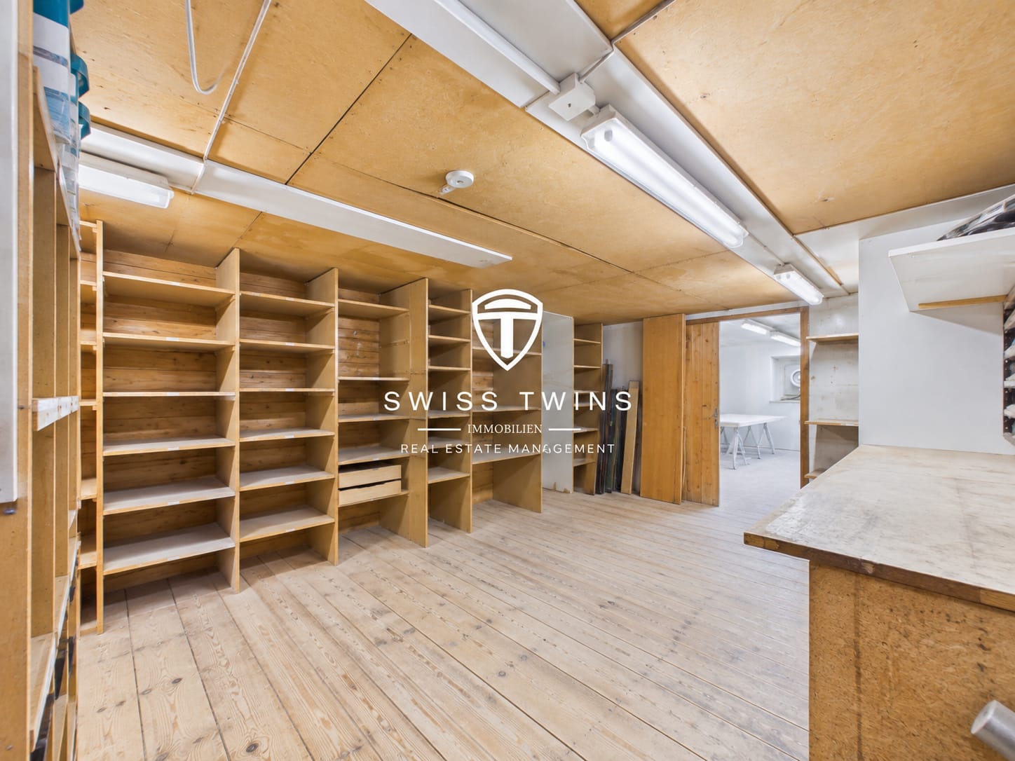 301m² workshop