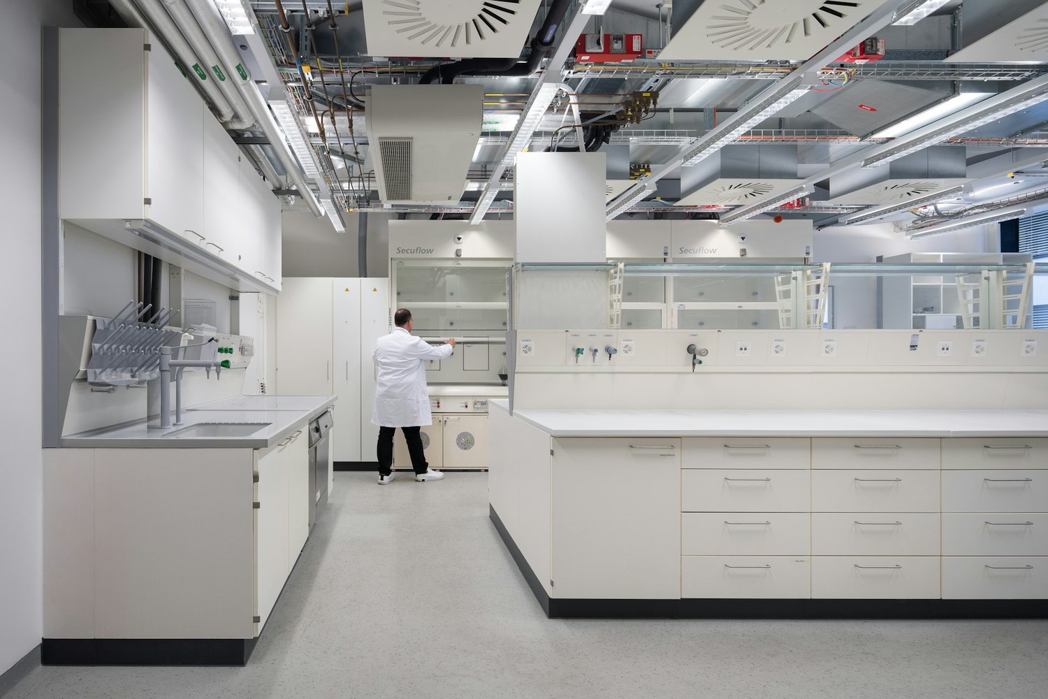 35000m² laboratory