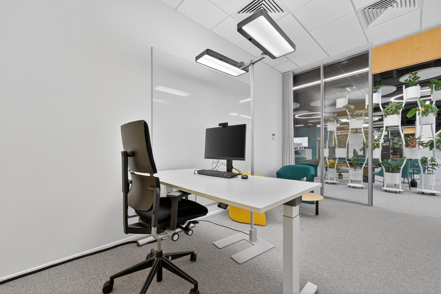 1600m² office