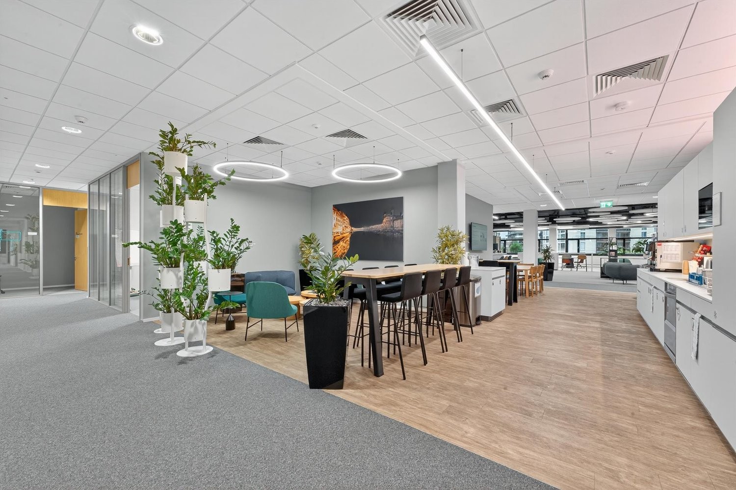 1600m² office