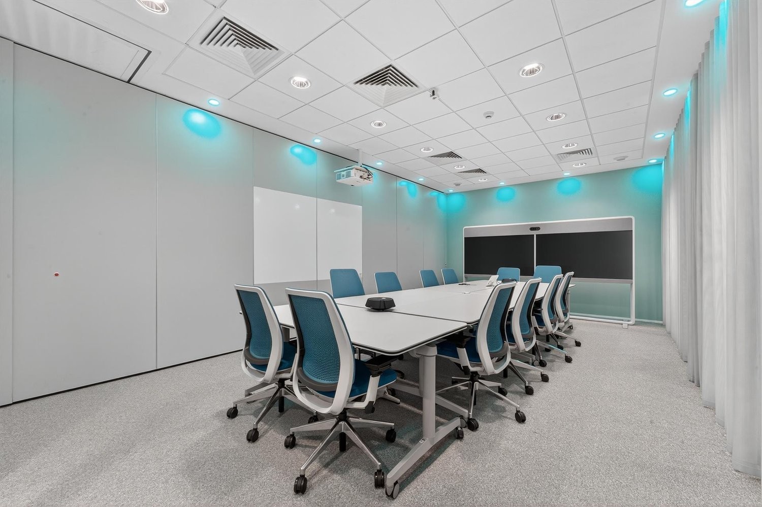 1600m² office