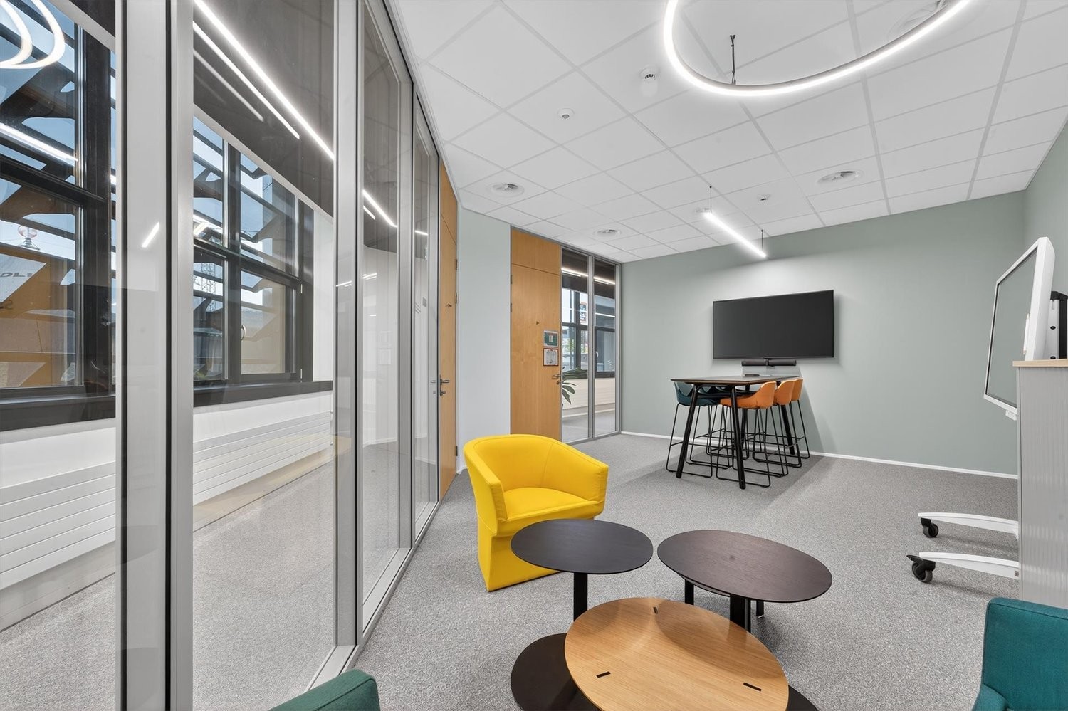 1600m² office