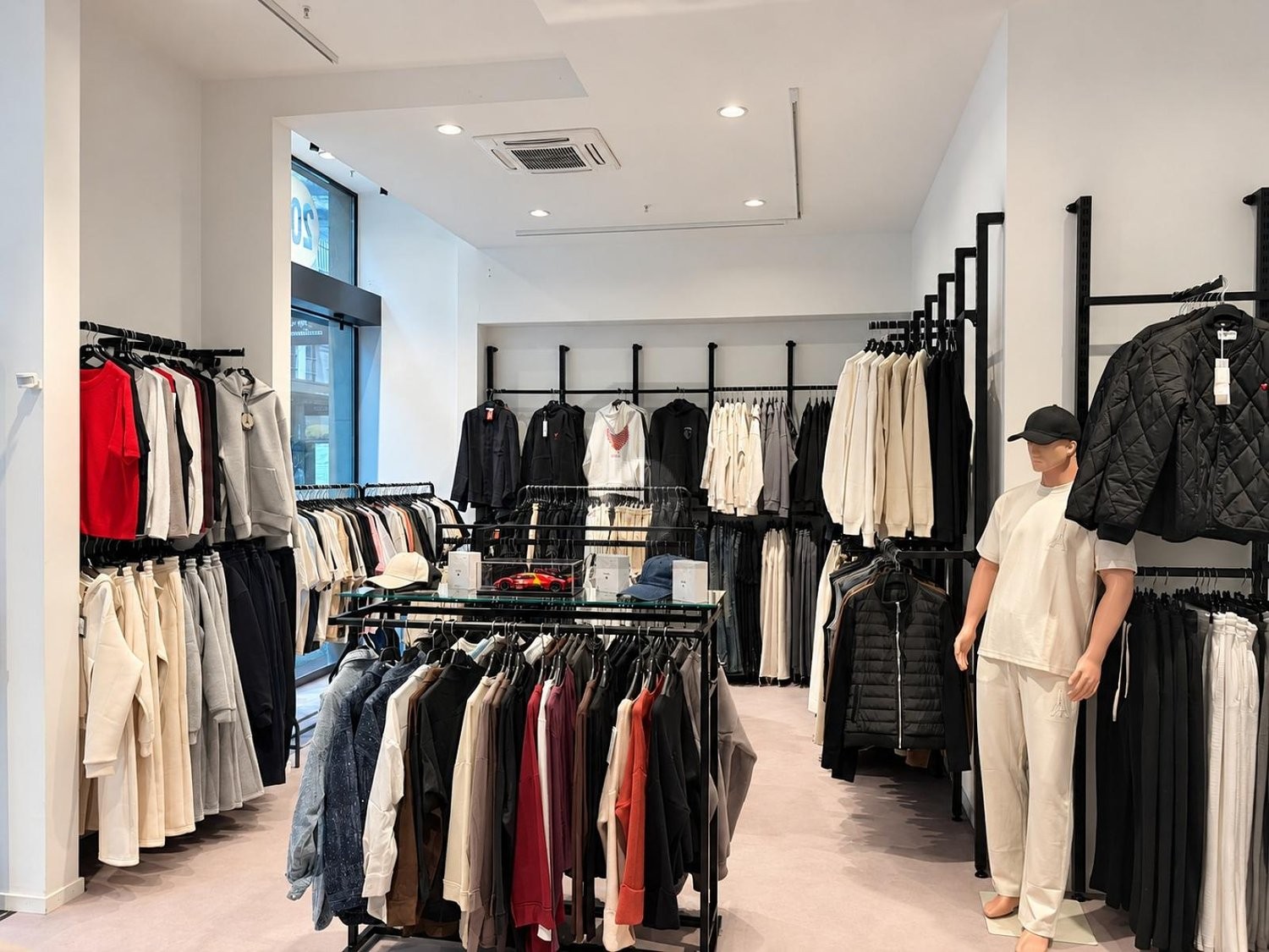 160m² Laden, Foto 1 von 4