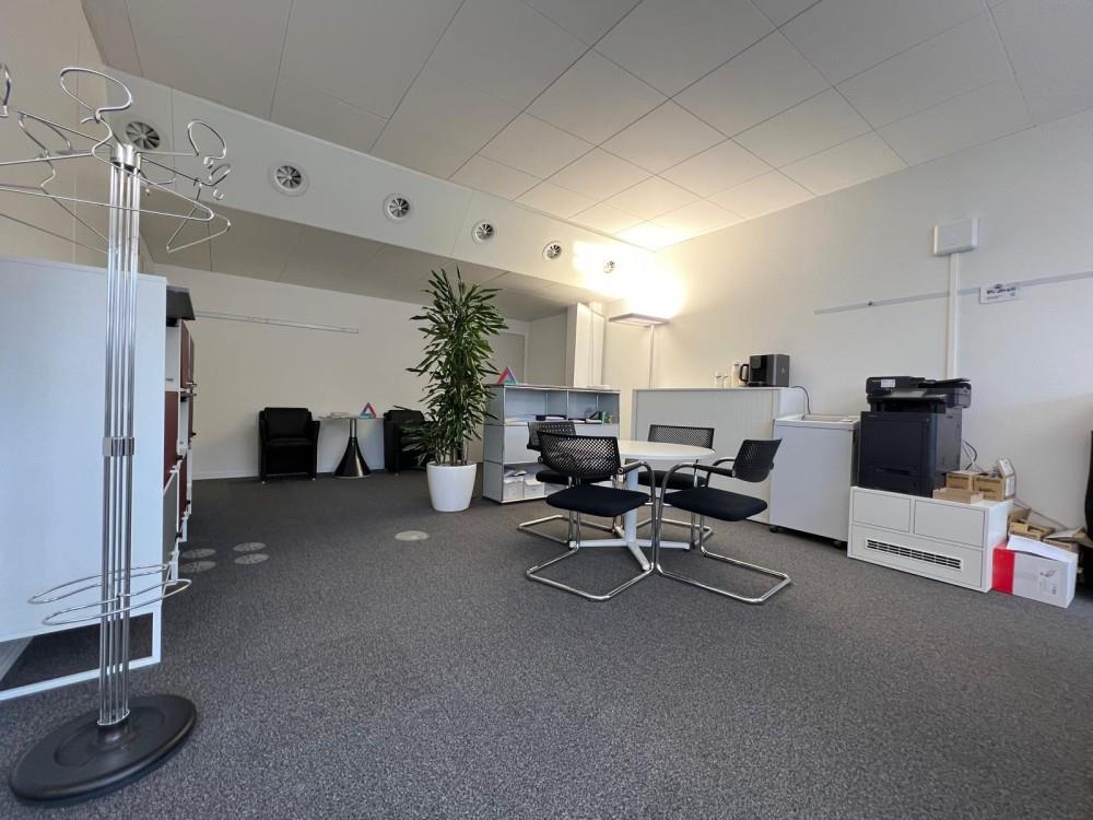 75m² office