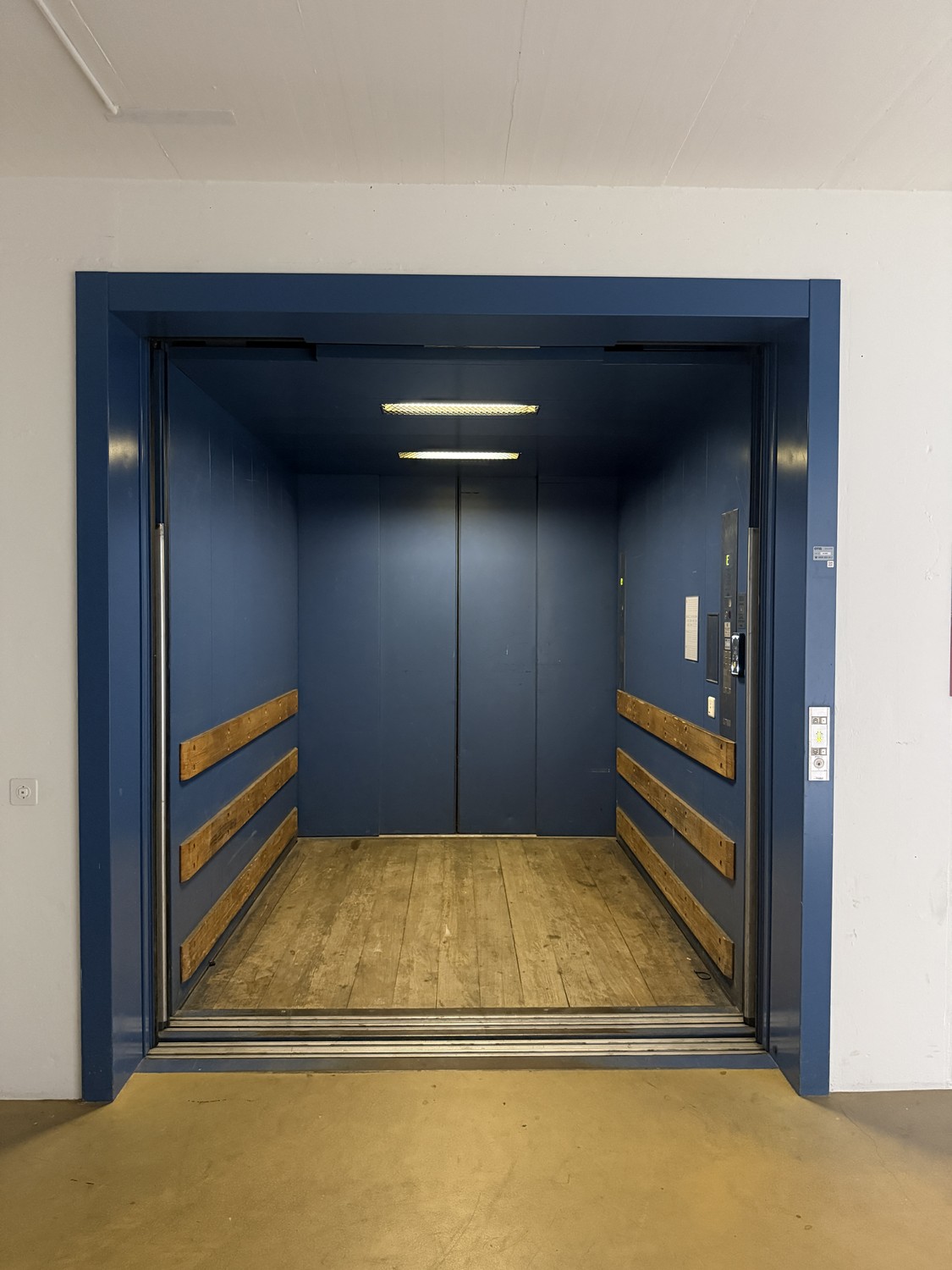 71m² office