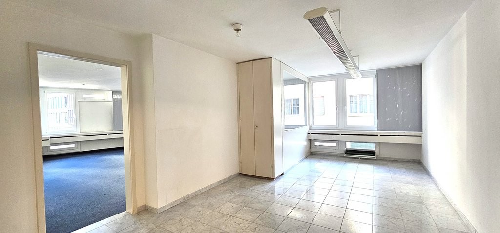60m² office