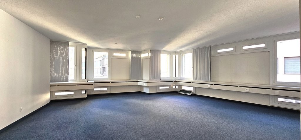 60m² office
