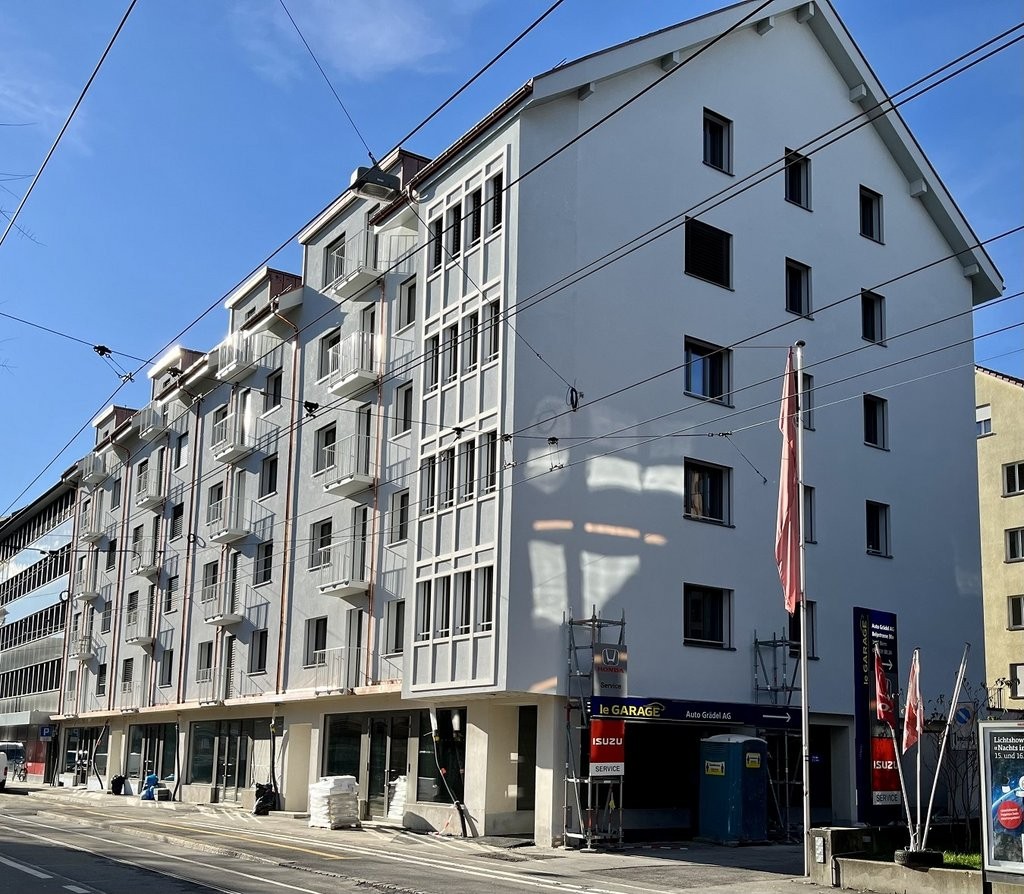 94m² shop, photo 1 of 9
