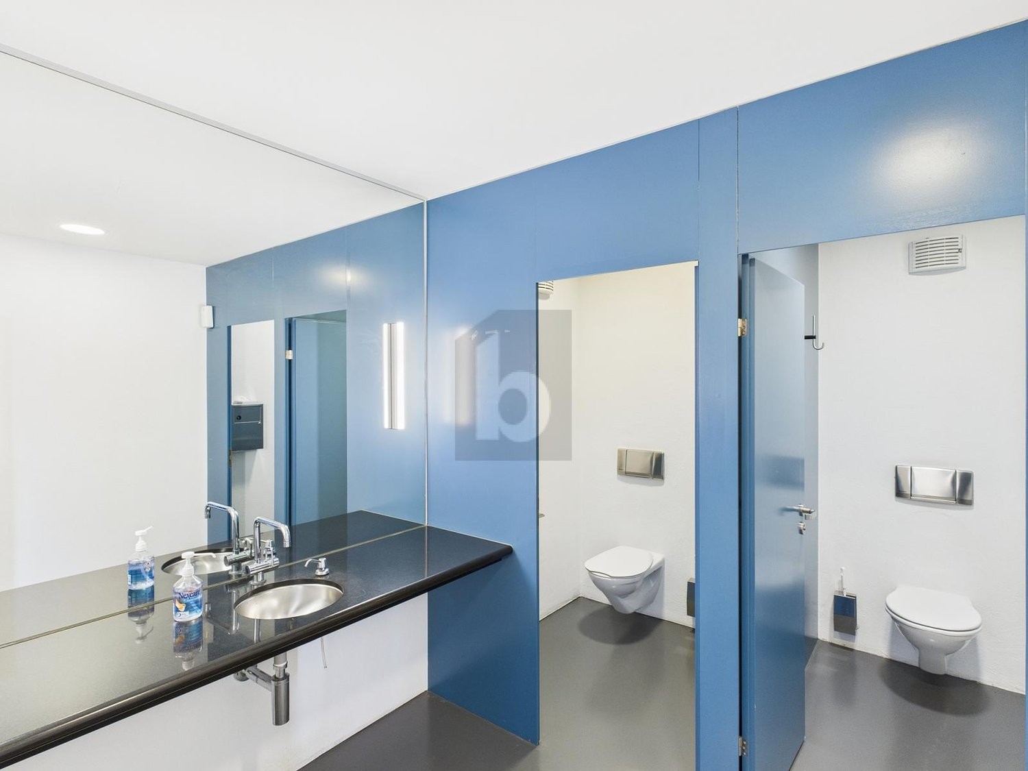 806m² office