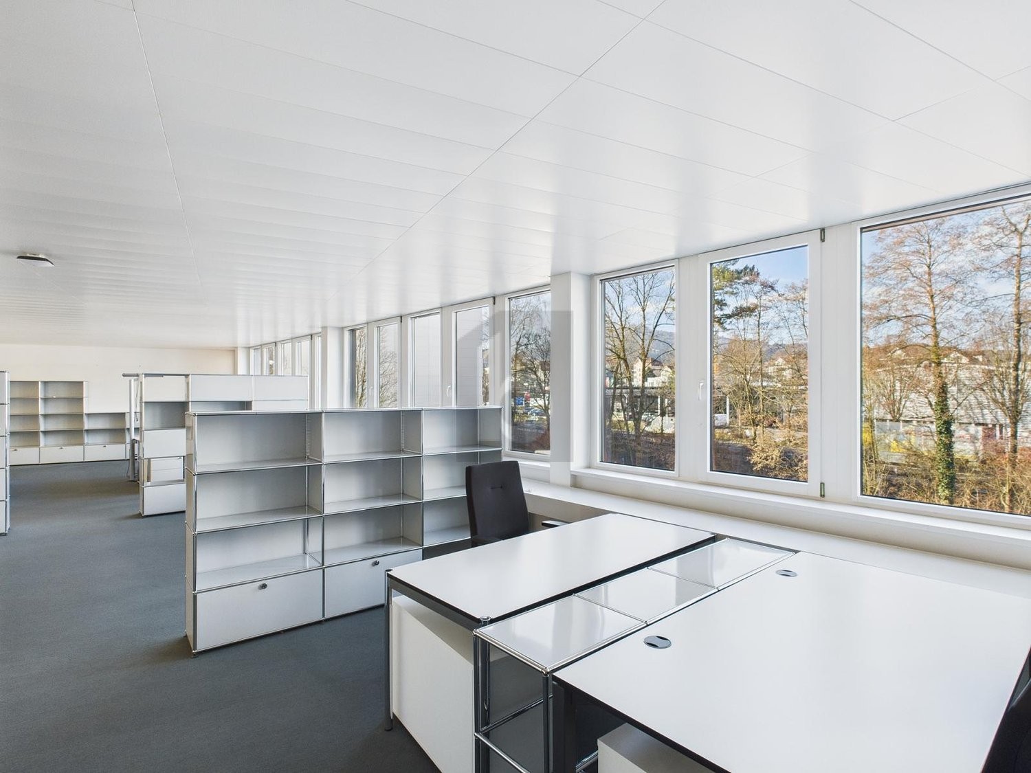 806m² office