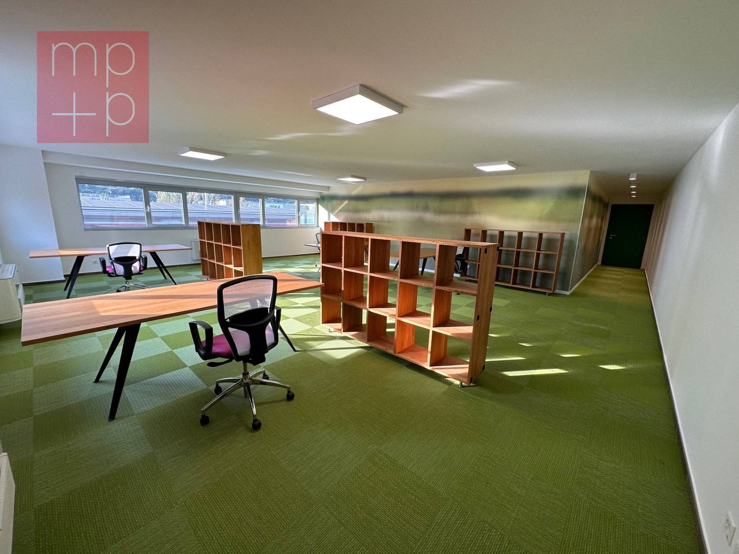 195m² office