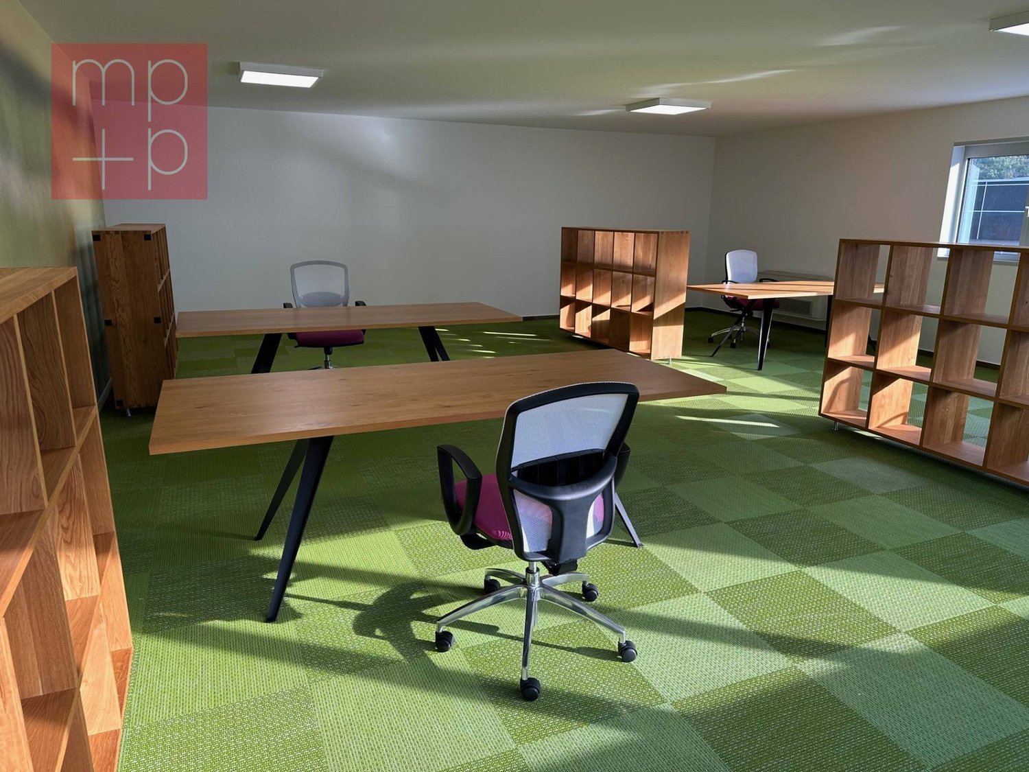 195m² office