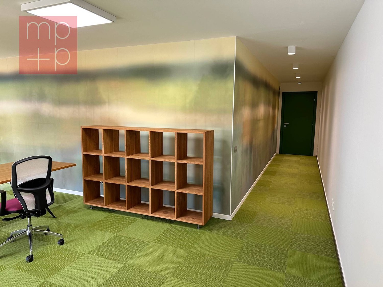 195m² office