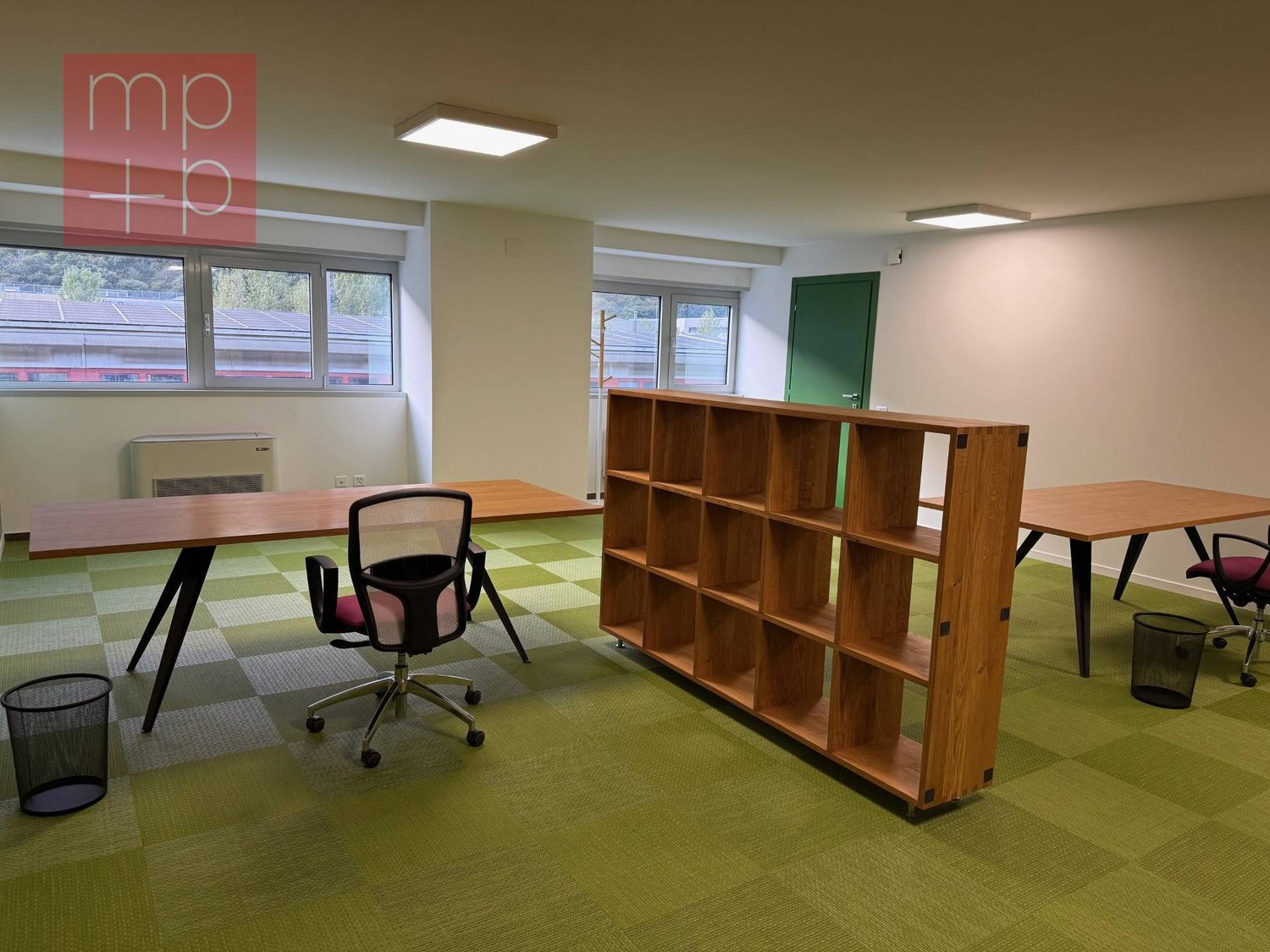 195m² office