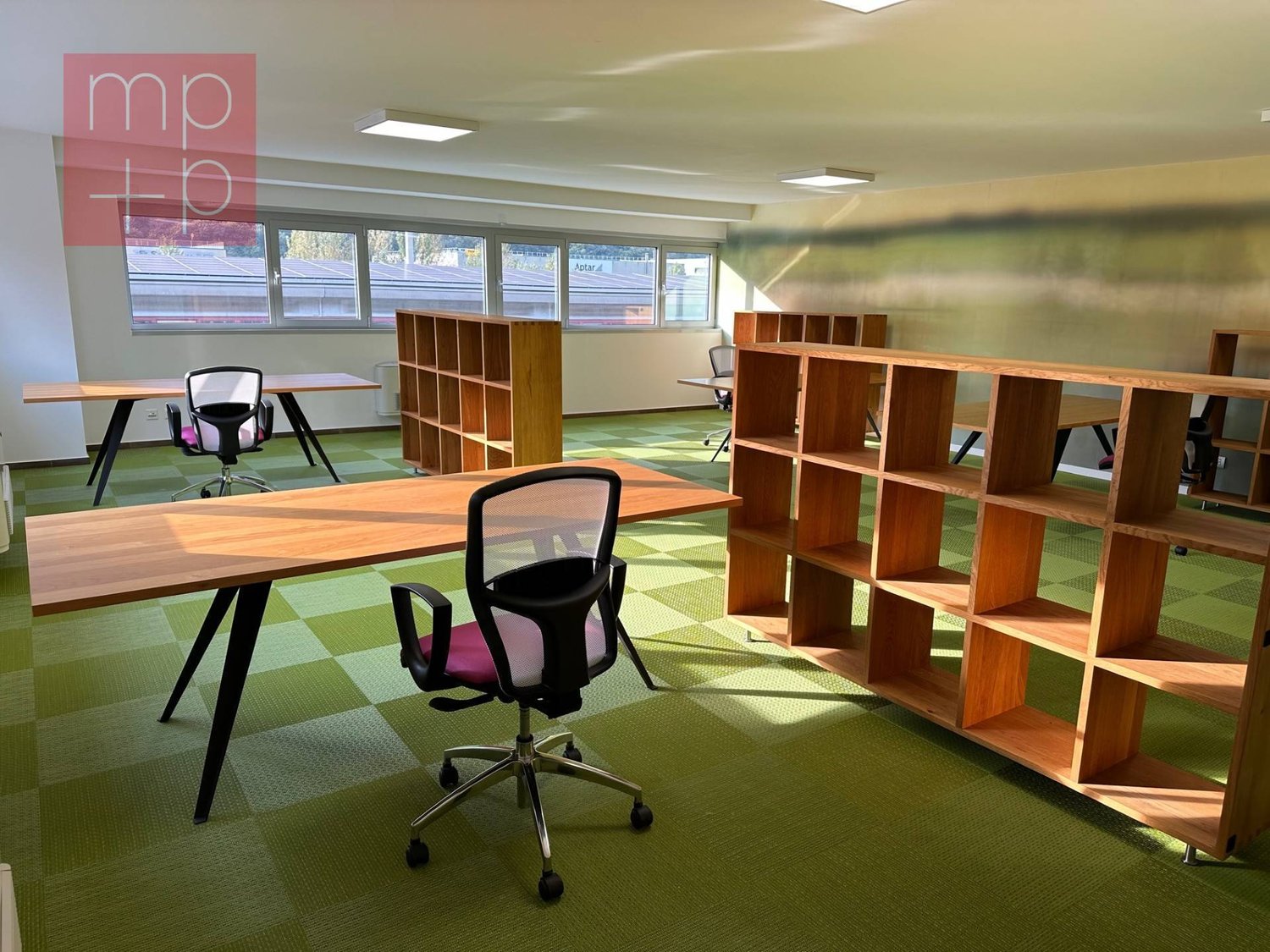 195m² office
