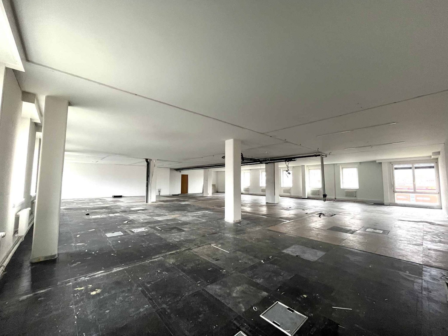 160m² Büro, Foto 3 von 10