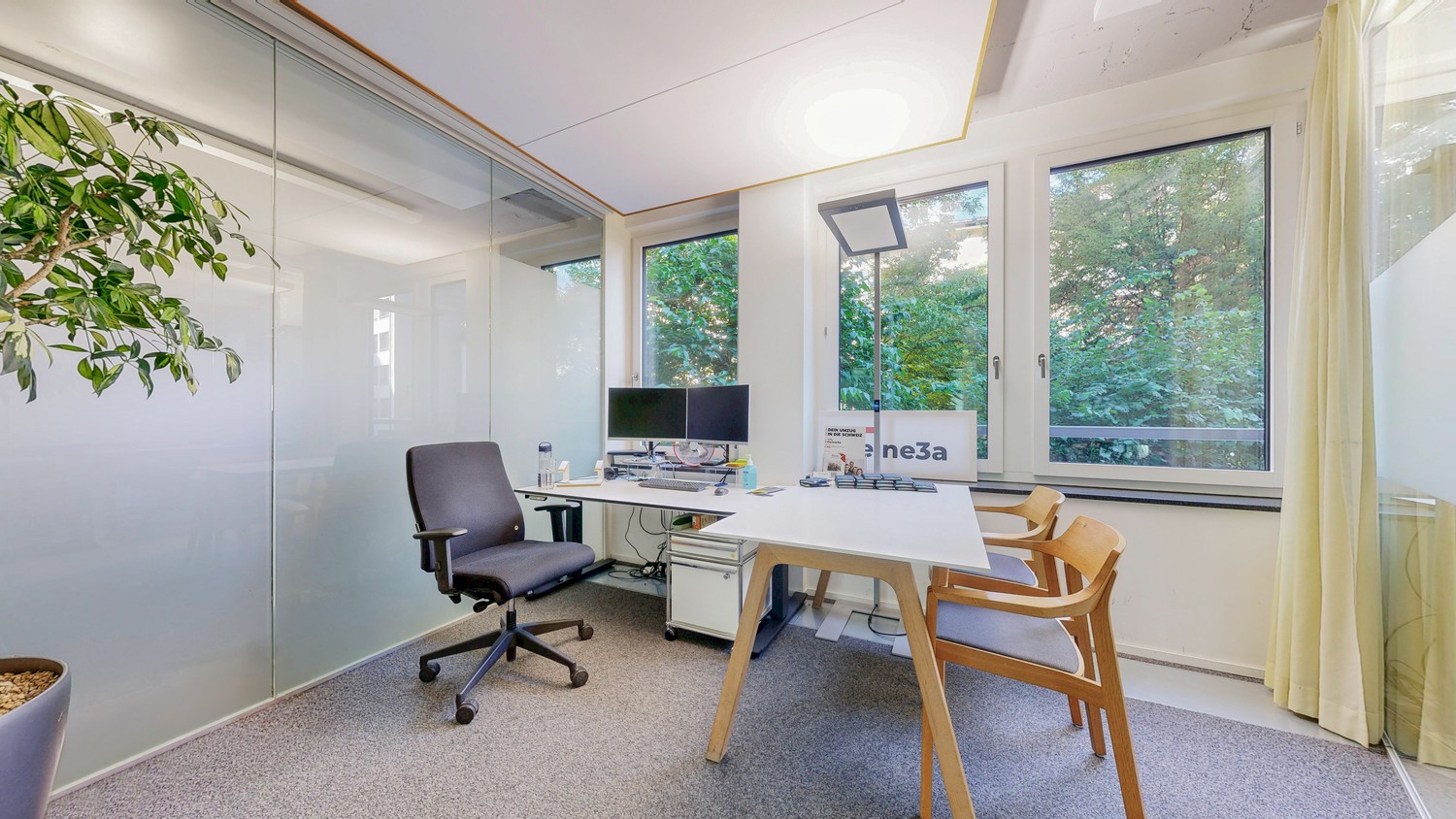 670m² office