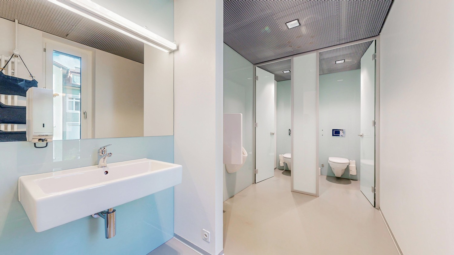 670m² office