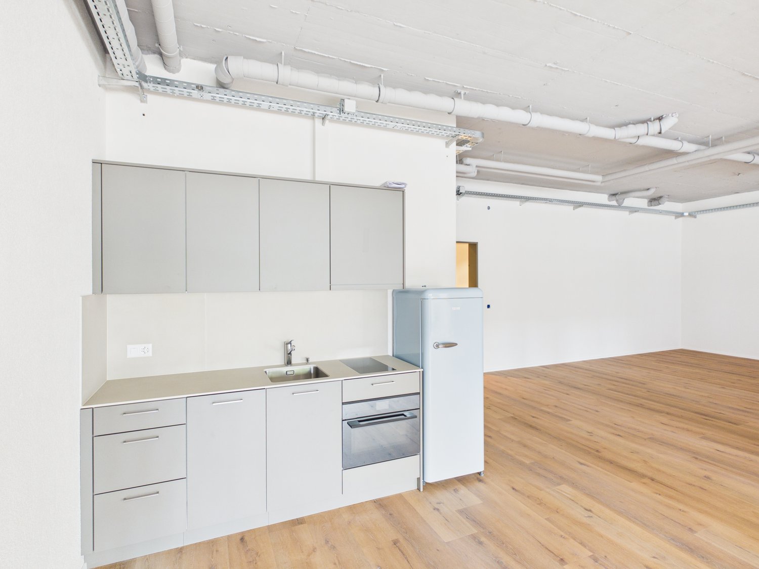 104m² office