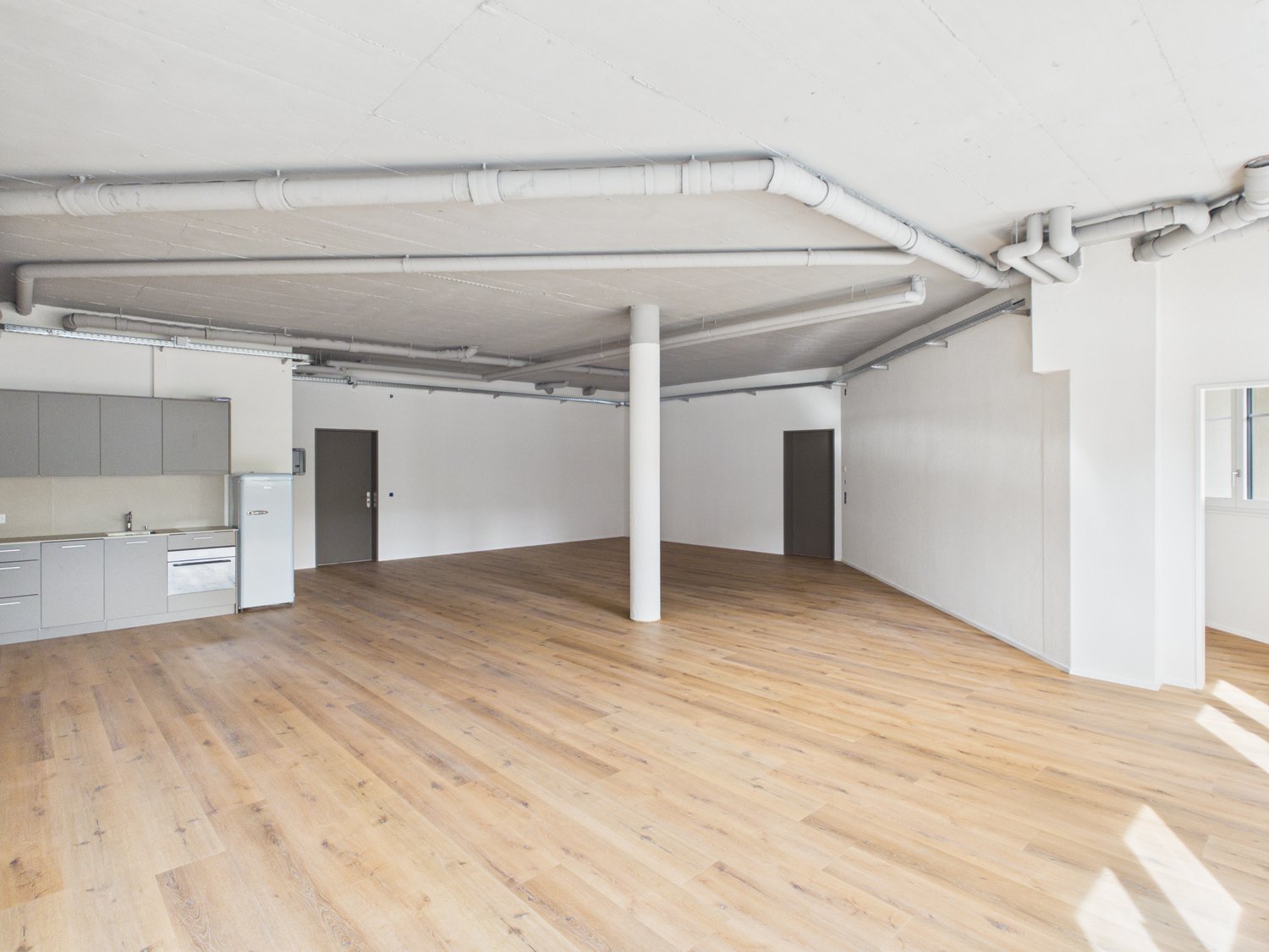 104m² office