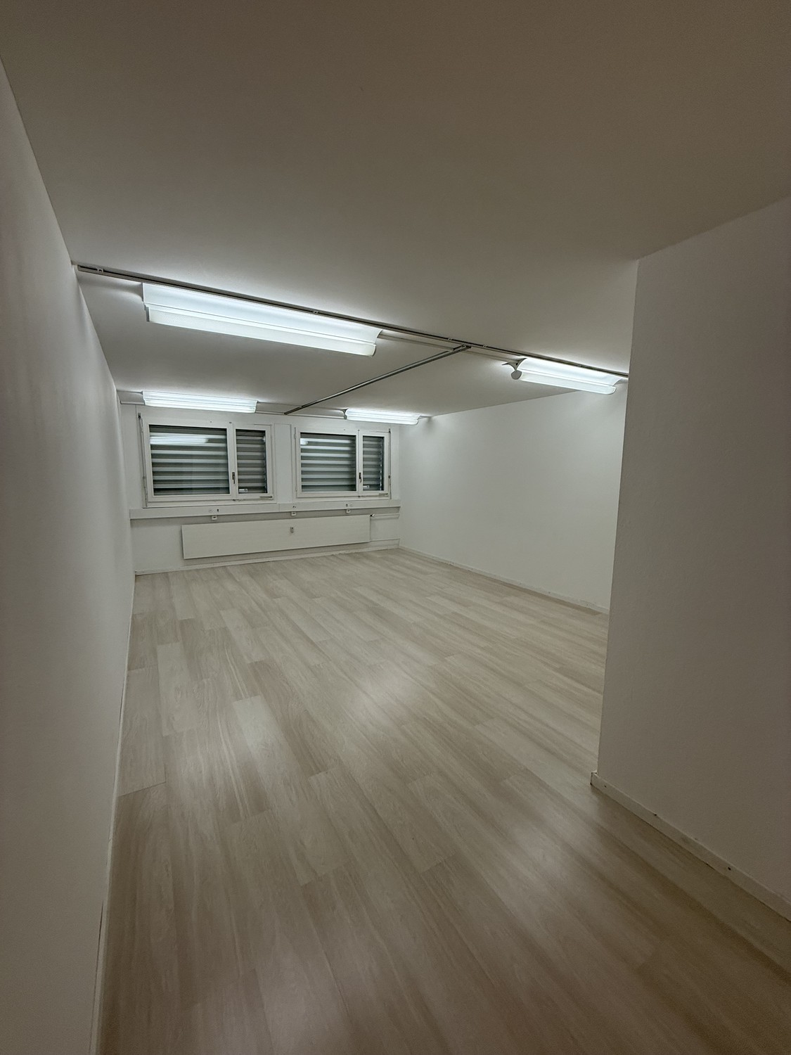 128m² commercial, photo 3 sur 8