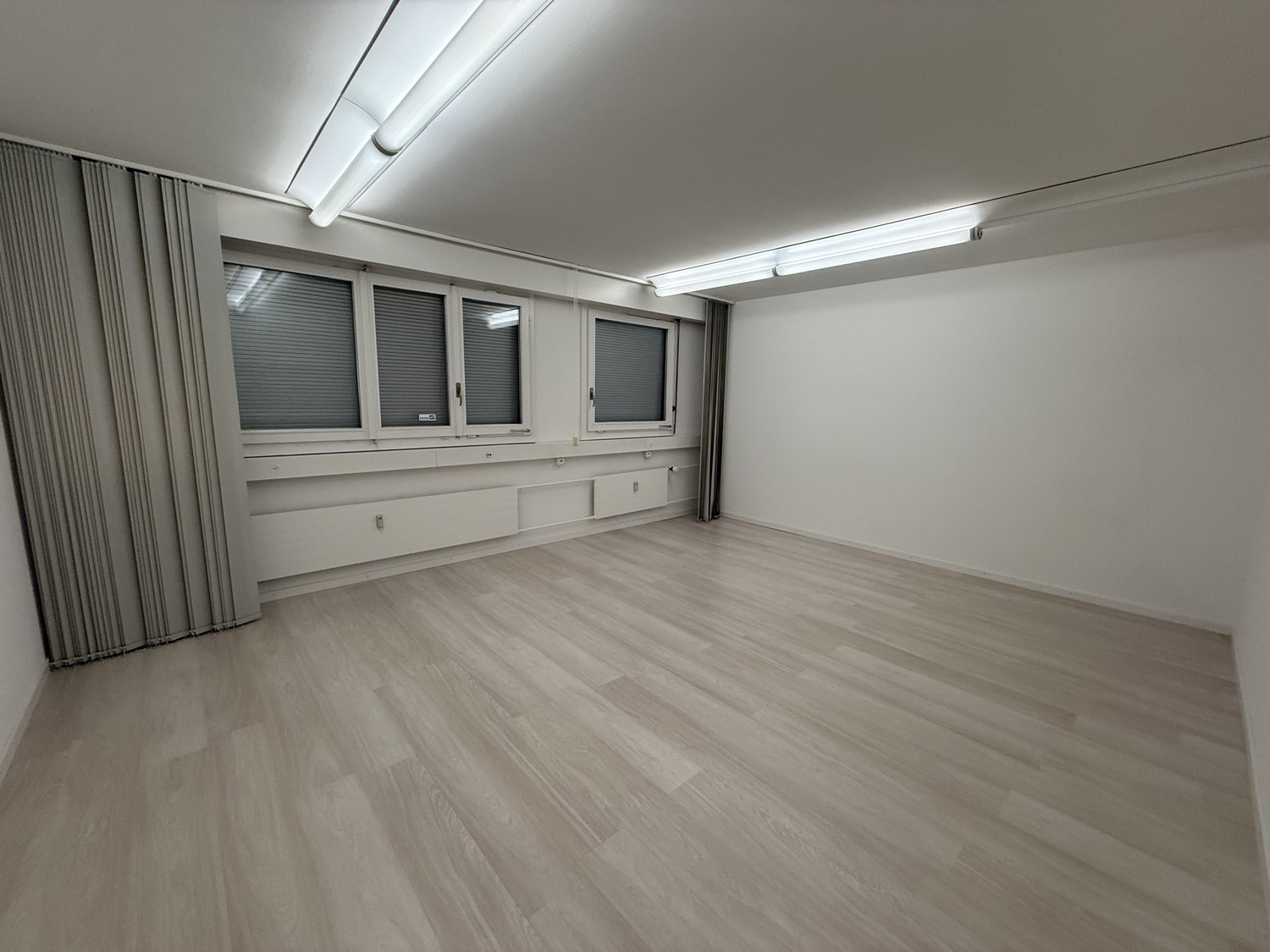 128m² commercial, photo 4 sur 8