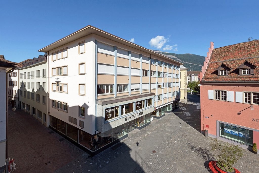 145m² shop