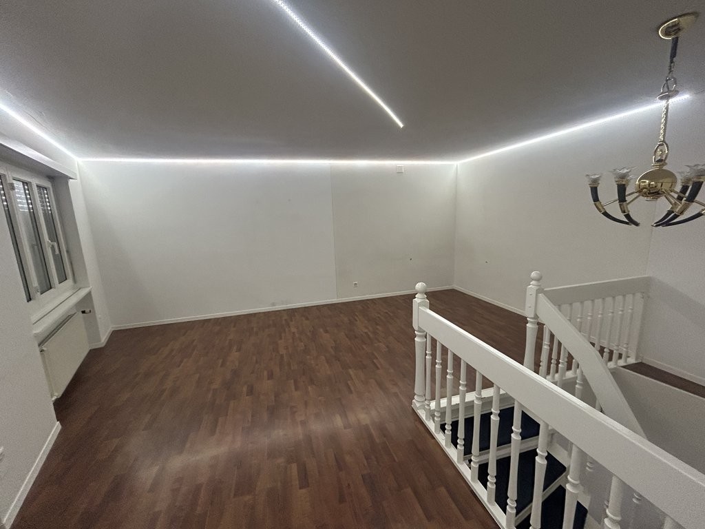 145m² shop