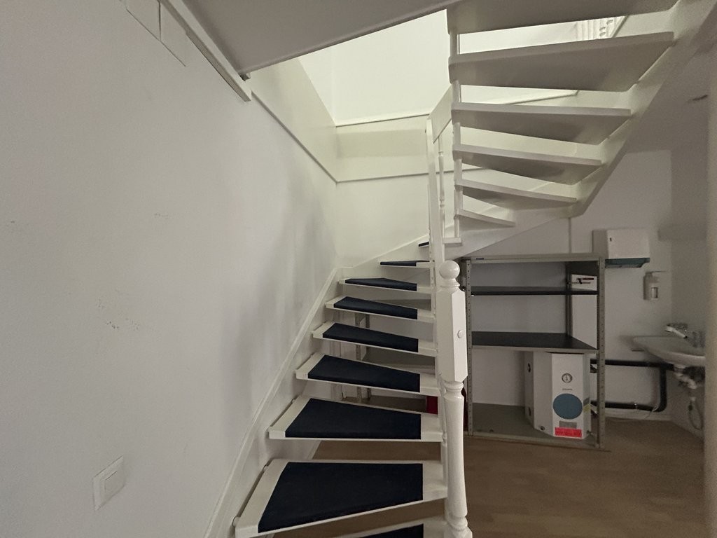 145m² shop