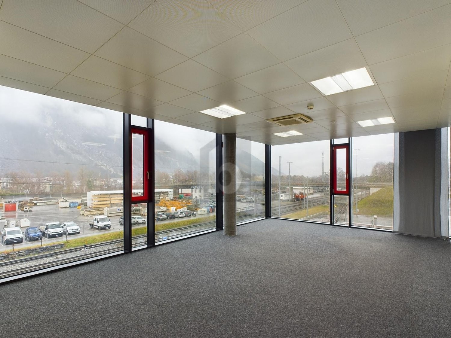 150m² office