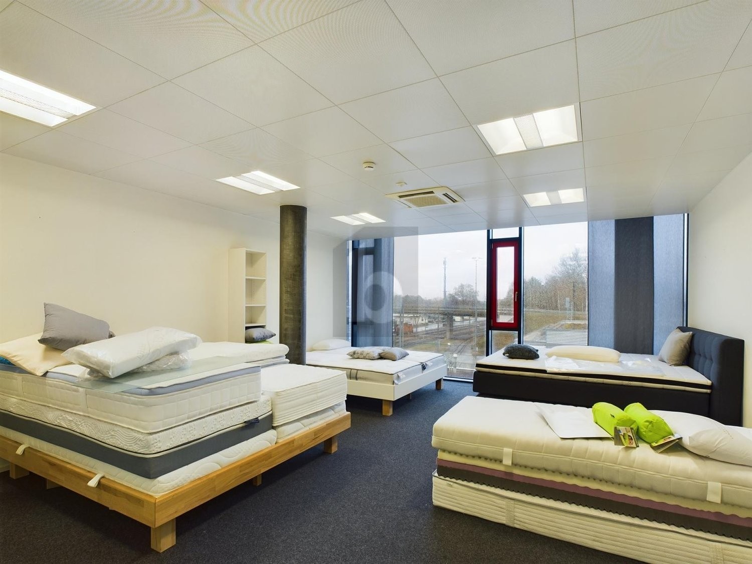 150m² office