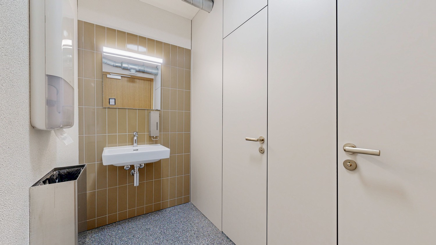 121m² office, photo 2 of 9