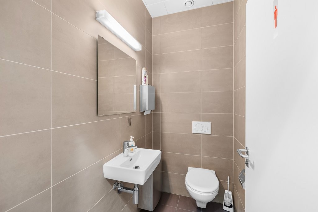 105m² commercial, Foto 9 von 10