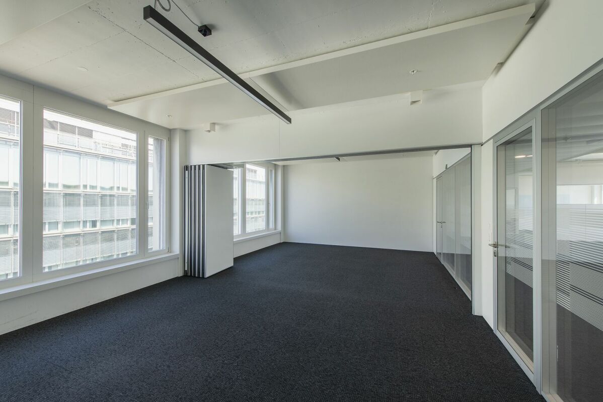 3817m² office