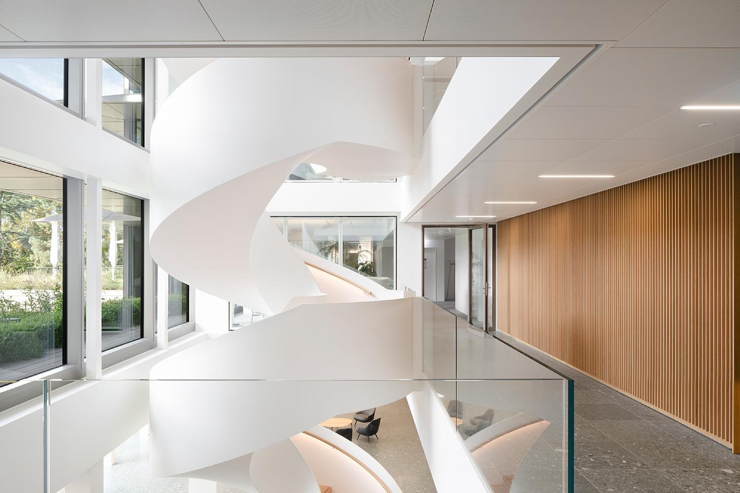 1451m² office