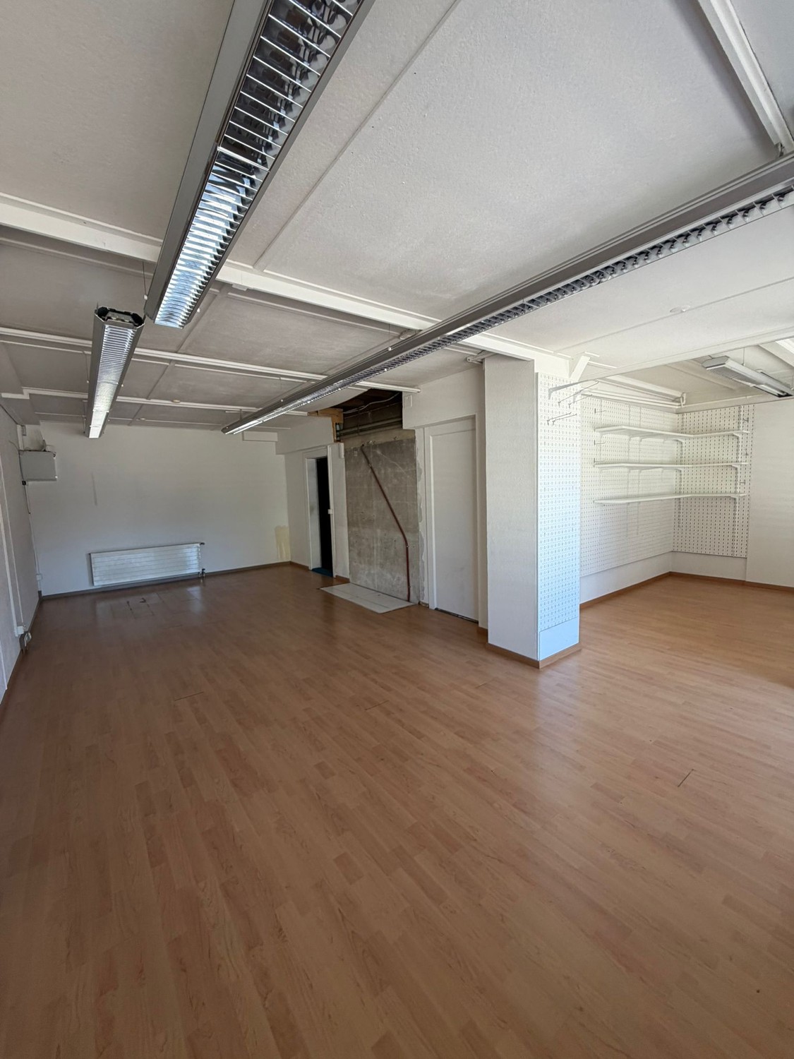 240m² shop, Foto 2 von 10
