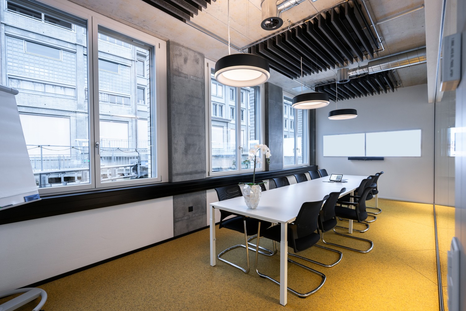 299m² office
