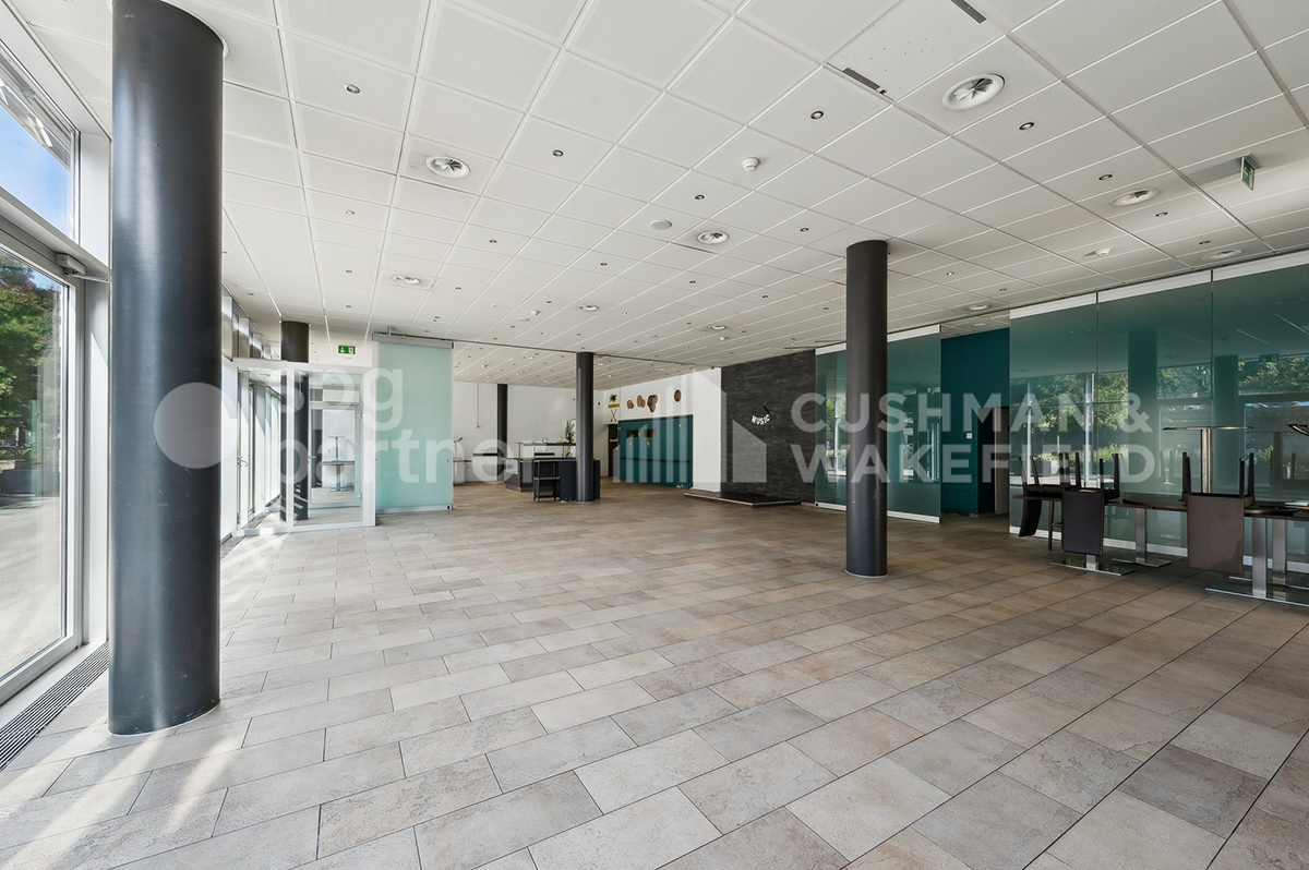 548m² commerciale