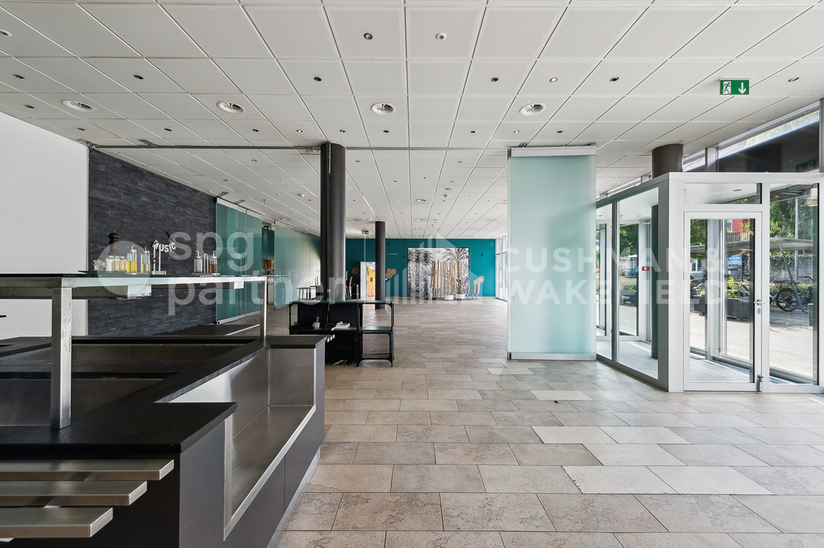 548m² commerciale