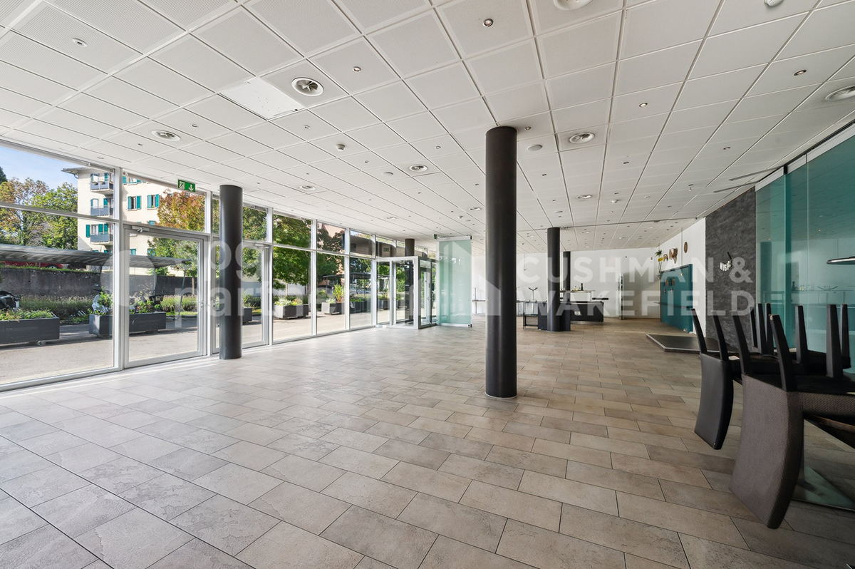 548m² commerciale