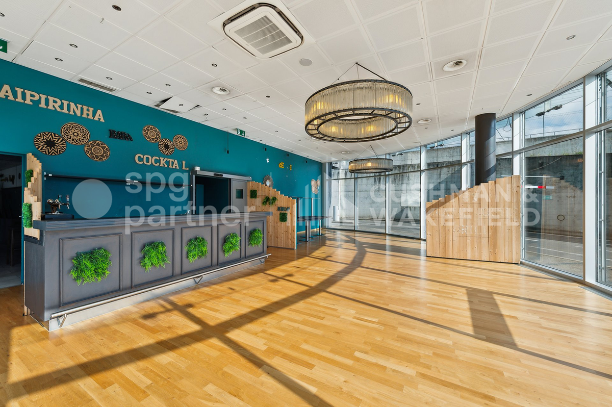 548m² commerciale